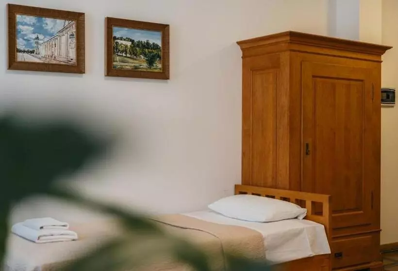 Cathedral Apartments Self Check In