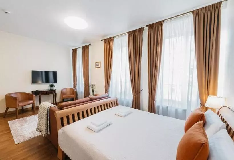 Cathedral Apartments Self Check In