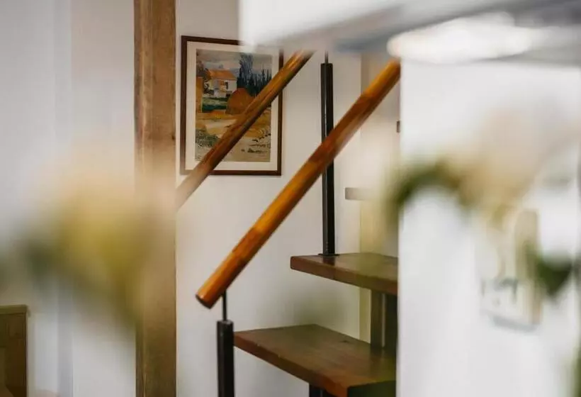 Cathedral Apartments Self Check In