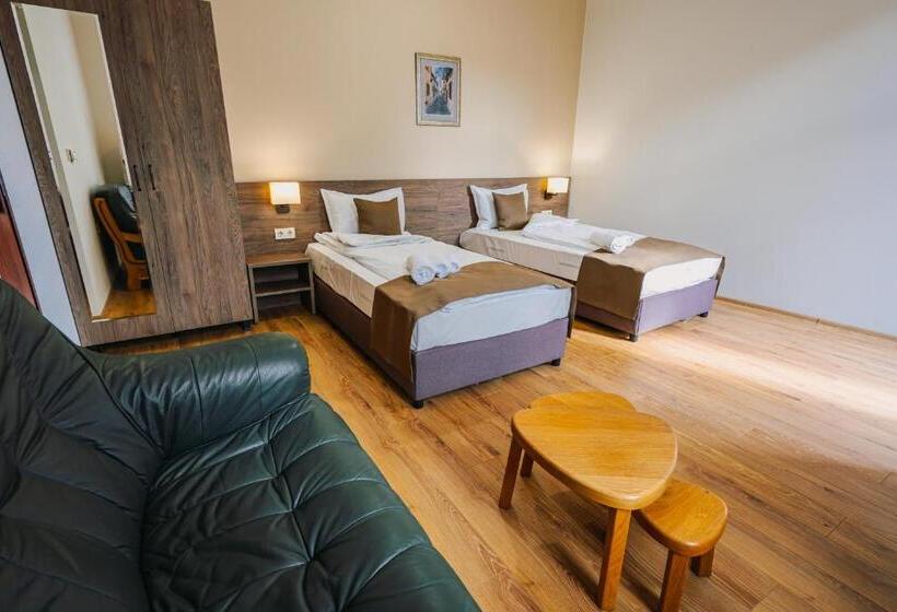 فندق хотел театъръ