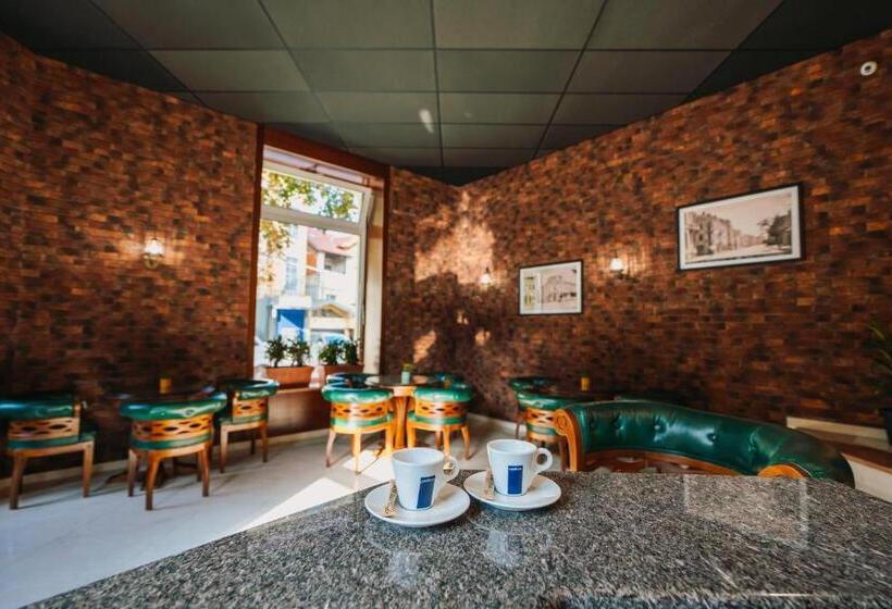 فندق хотел театъръ