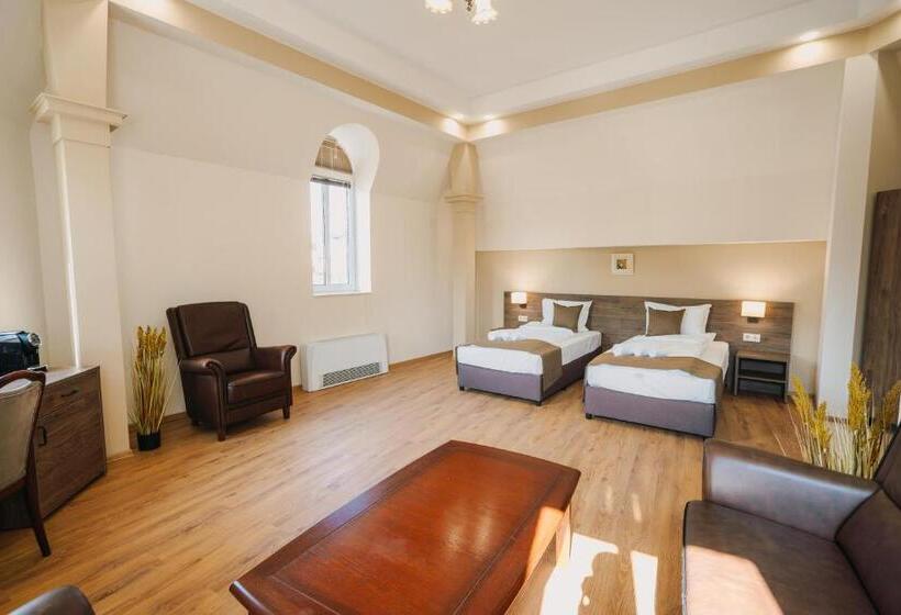 فندق хотел театъръ