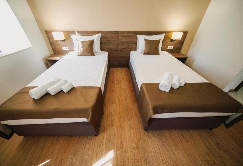 فندق хотел театъръ