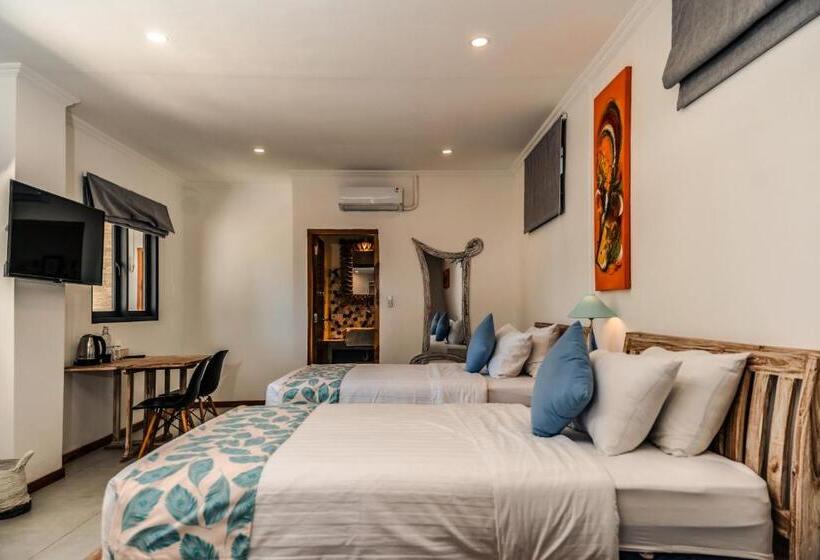 Отель Komodo Suites Downtown Managed By Cpm Bali