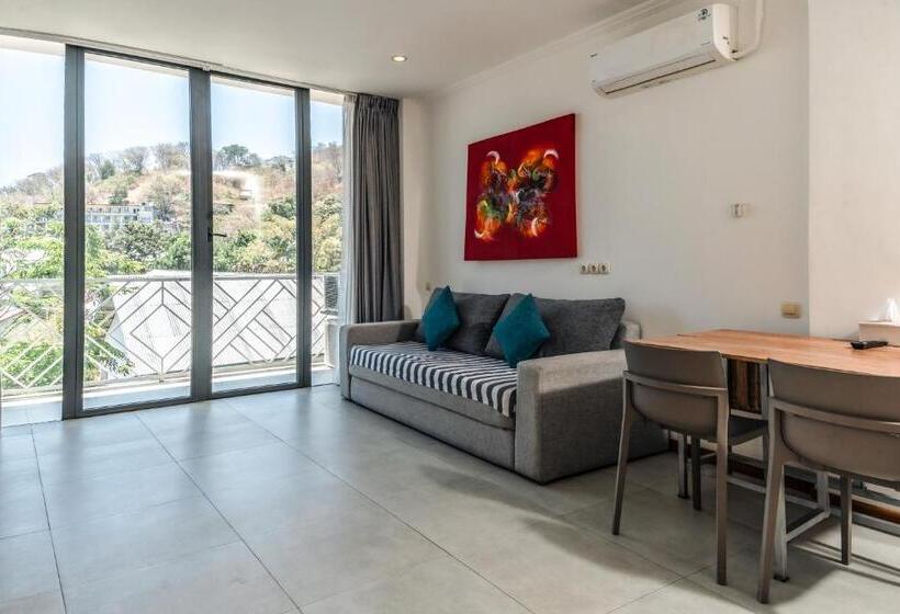 Отель Komodo Suites Downtown Managed By Cpm Bali