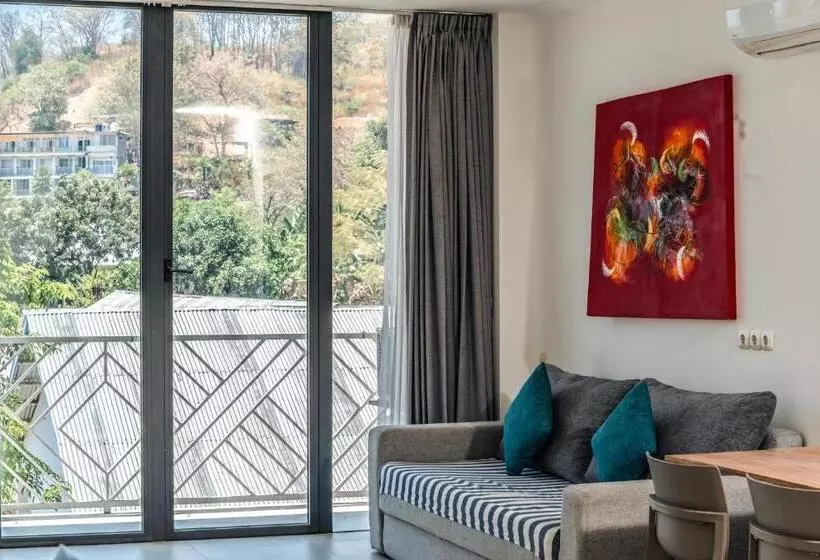 Hotelli Komodo Suites Downtown Managed By Cpm Bali