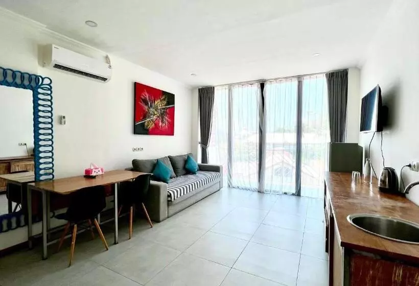 Hotelli Komodo Suites Downtown Managed By Cpm Bali