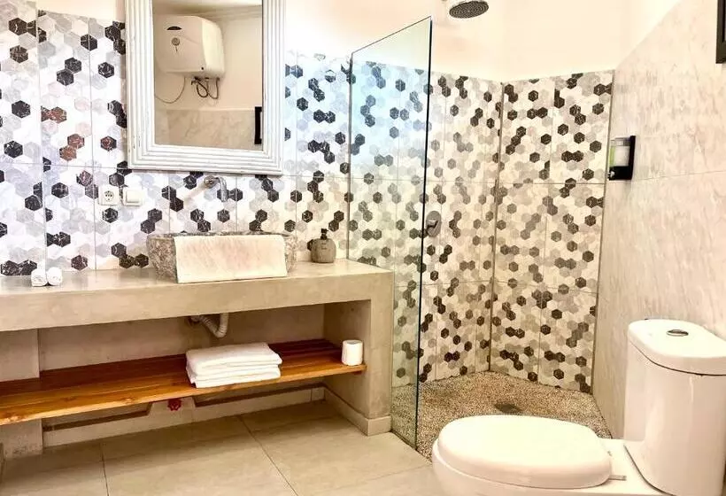 Hotelli Komodo Suites Downtown Managed By Cpm Bali