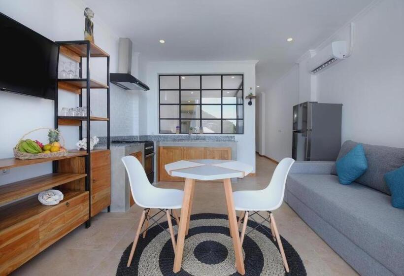 Отель Komodo Suites Downtown Managed By Cpm Bali