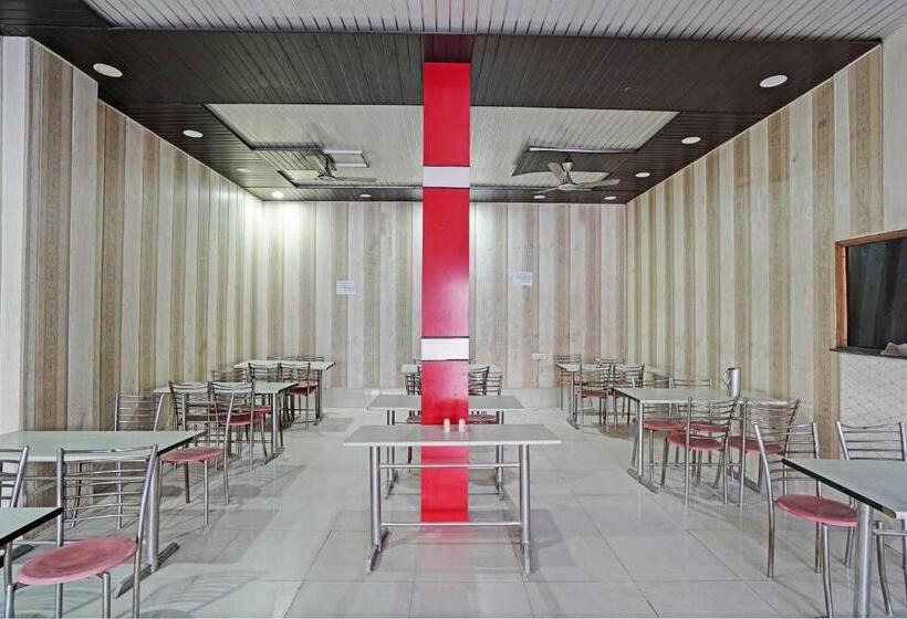 בית מלון כפרי Oyo Flagship Sk