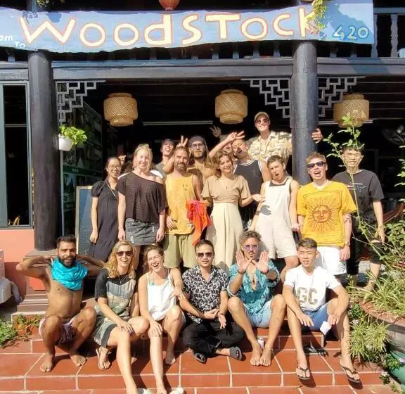 هتل Woodstock Beach Camp