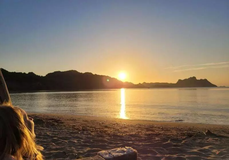 هتل Woodstock Beach Camp