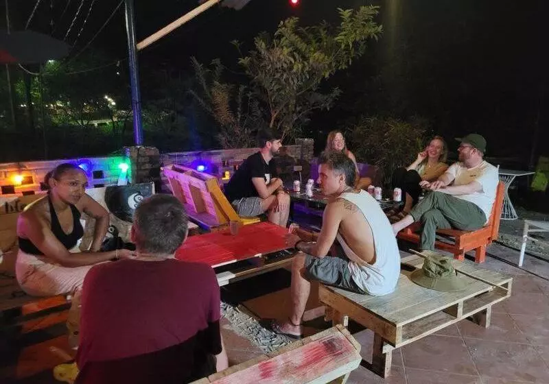 هتل Woodstock Beach Camp
