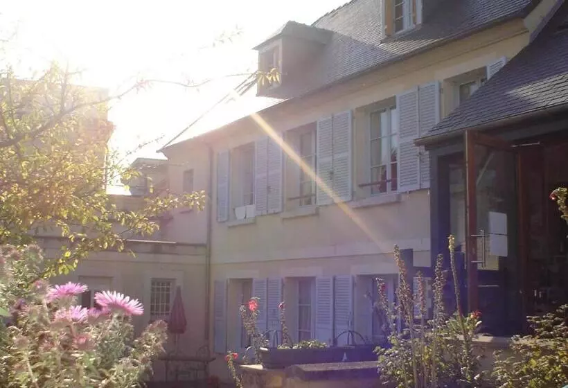 Location à Coucy Le Chateau