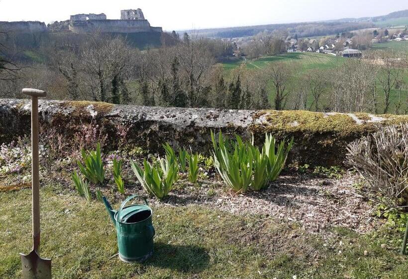 Location à Coucy Le Chateau
