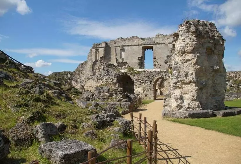 Location à Coucy Le Chateau