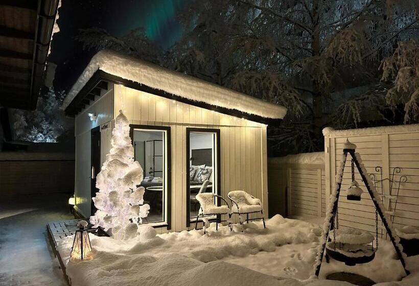 פנסיון Guest House   Northern Tealight