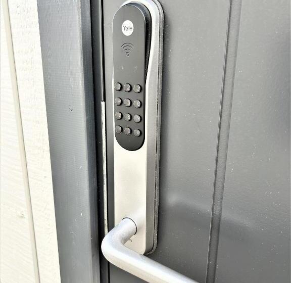 פנסיון Guest House   Northern Tealight