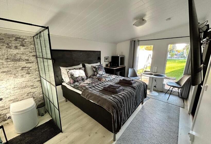 פנסיון Guest House   Northern Tealight