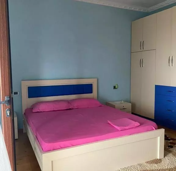 پانسیون Llacini House