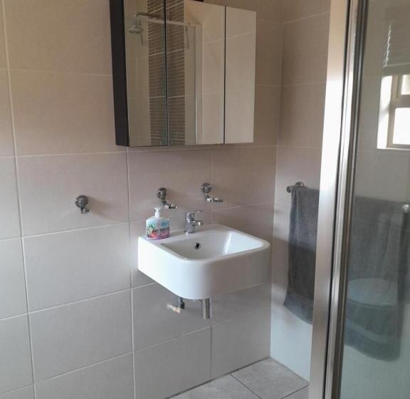 הוסטל Secunda Backpackers