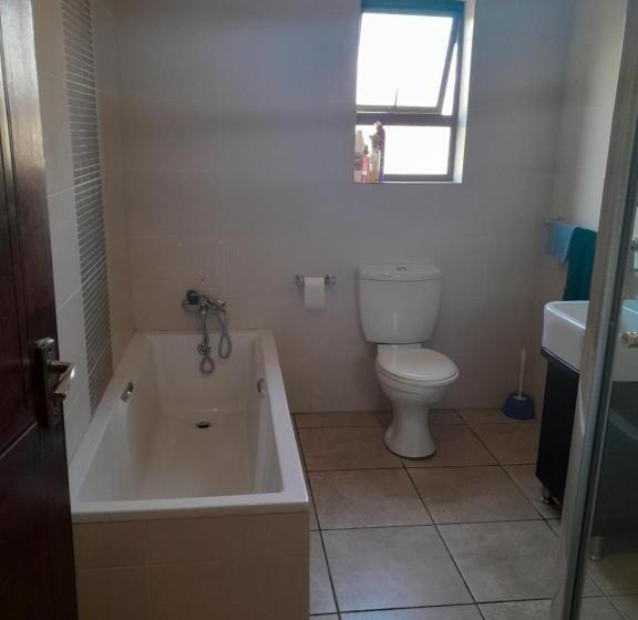 הוסטל Secunda Backpackers