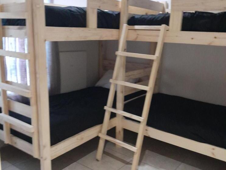 הוסטל Secunda Backpackers