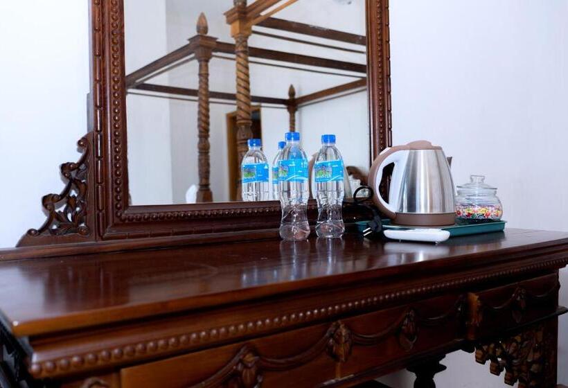 Frans Bernadus Hotel And Resto