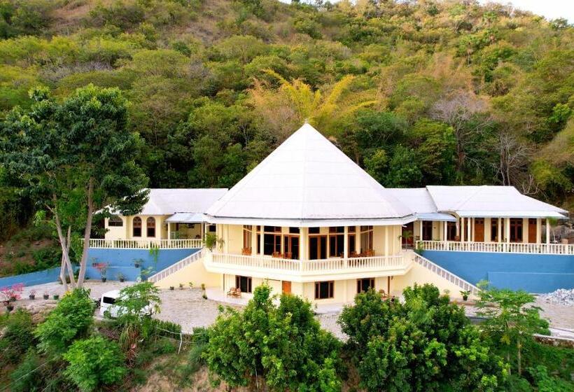 Frans Bernadus Hotel And Resto