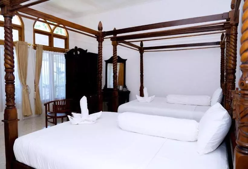 Frans Bernadus Hotel And Resto