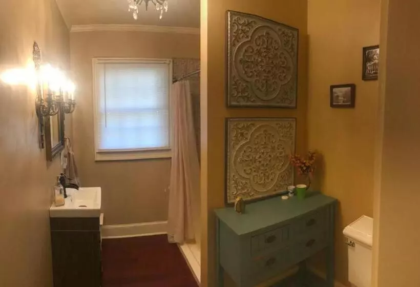 Historic Seaton Springs Farm B&b   J Seaton King Room & Private Bath