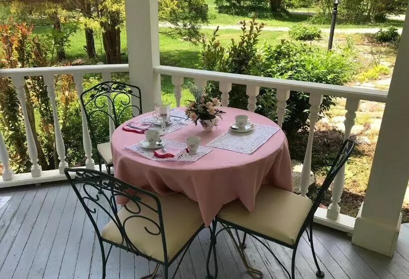 Historic Seaton Springs Farm B&b   J Seaton King Room & Private Bath