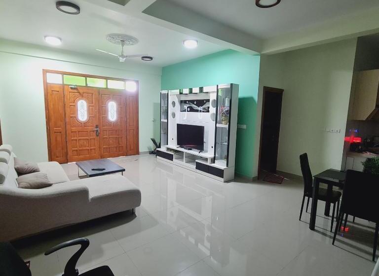 هتل Aanirustayinn