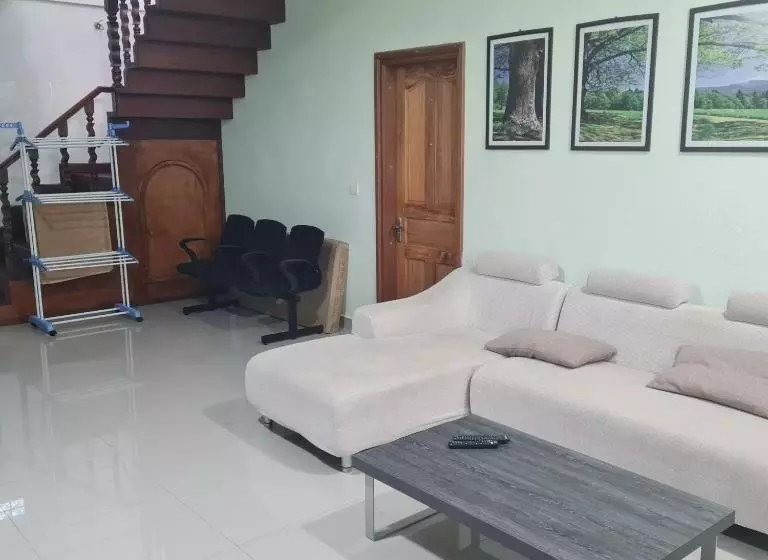 هتل Aanirustayinn