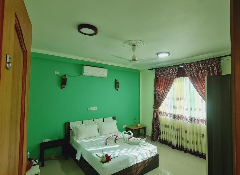 هتل Aanirustayinn