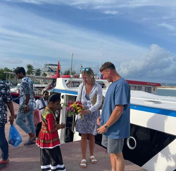 هتل Aanirustayinn