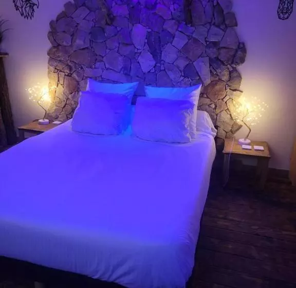 Hotelli Love Room Danslesbois Avec Spa