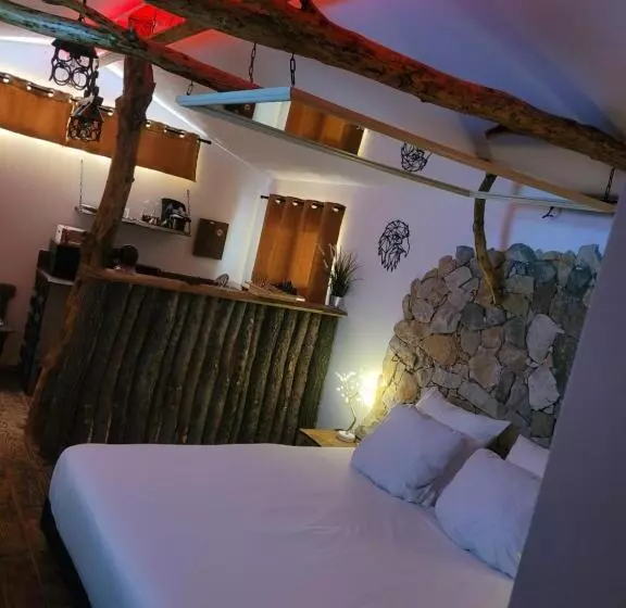 Hotelli Love Room Danslesbois Avec Spa