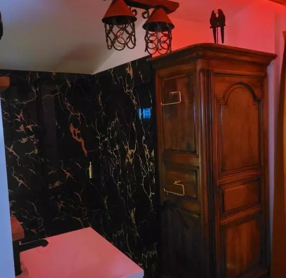 Hotelli Love Room Danslesbois Avec Spa