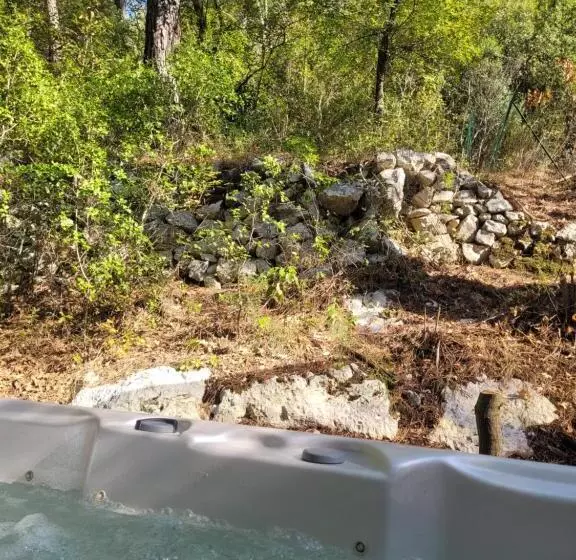 Hotelli Love Room Danslesbois Avec Spa