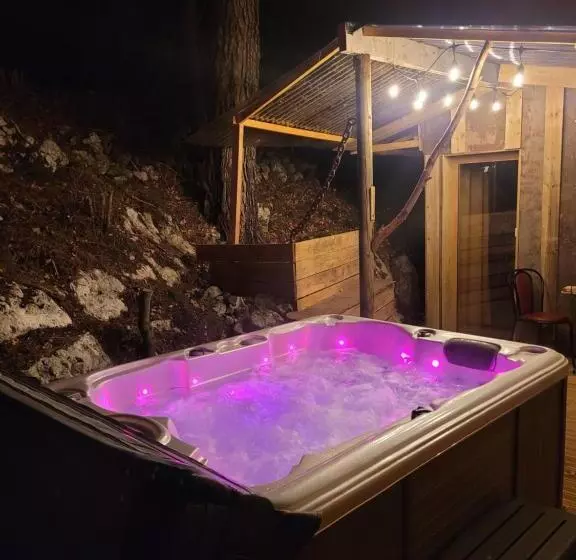 Hotelli Love Room Danslesbois Avec Spa