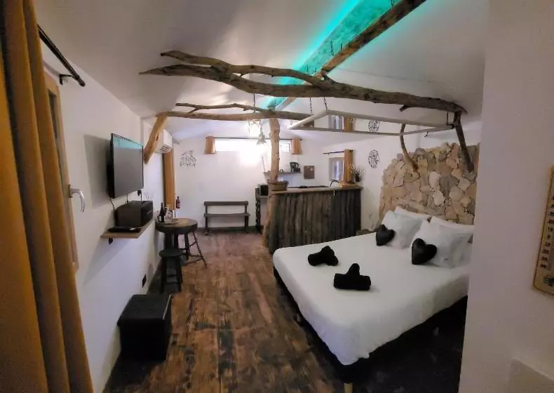 Hotelli Love Room Danslesbois Avec Spa