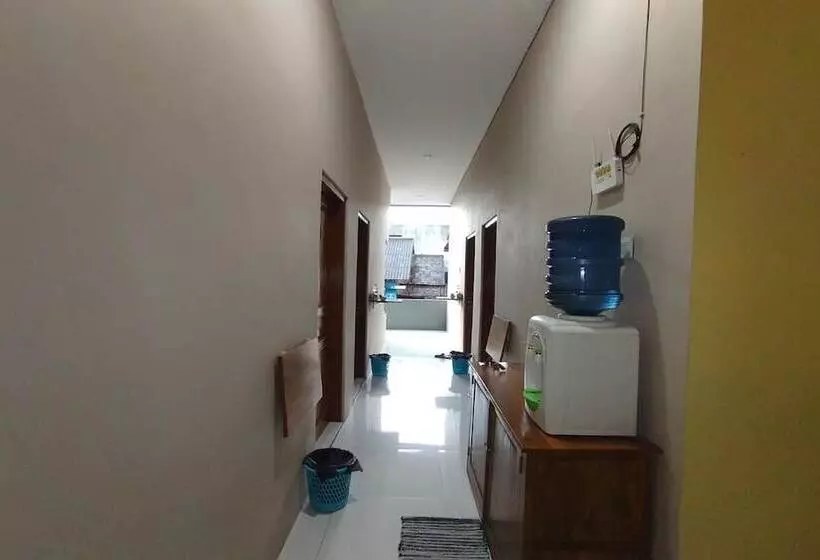 ホテル Wisma Kencana Syariah Near Uns Mitra Reddoorz