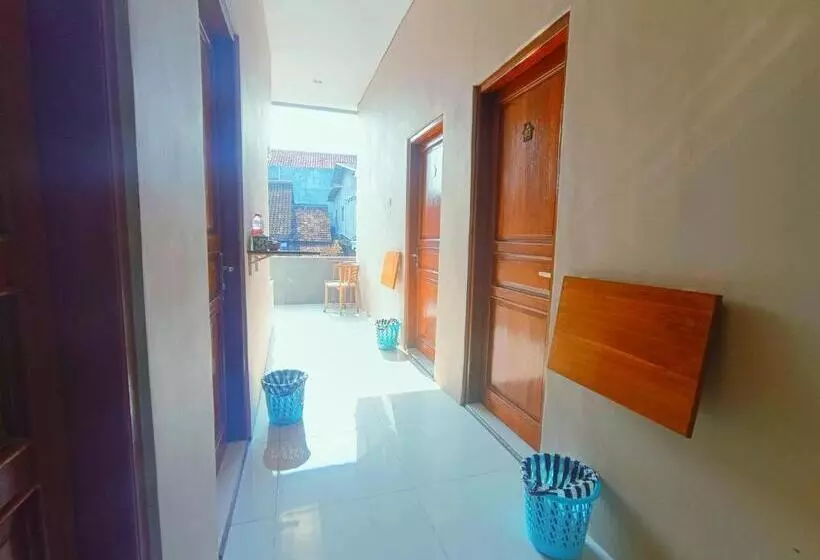 ホテル Wisma Kencana Syariah Near Uns Mitra Reddoorz
