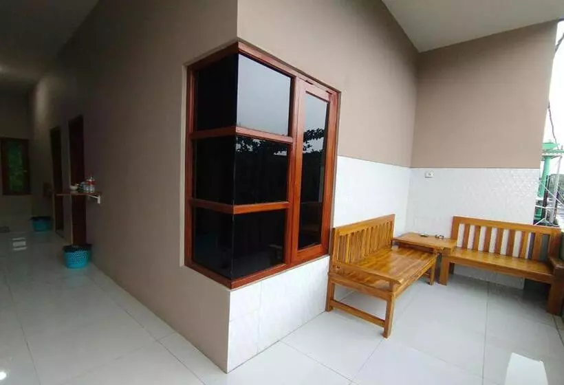 ホテル Wisma Kencana Syariah Near Uns Mitra Reddoorz