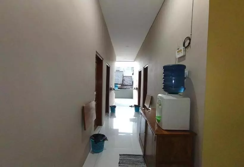 ホテル Wisma Kencana Syariah Near Uns Mitra Reddoorz