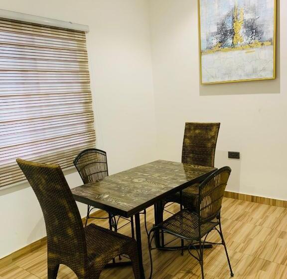 膳宿费 Apple Royal Apartment