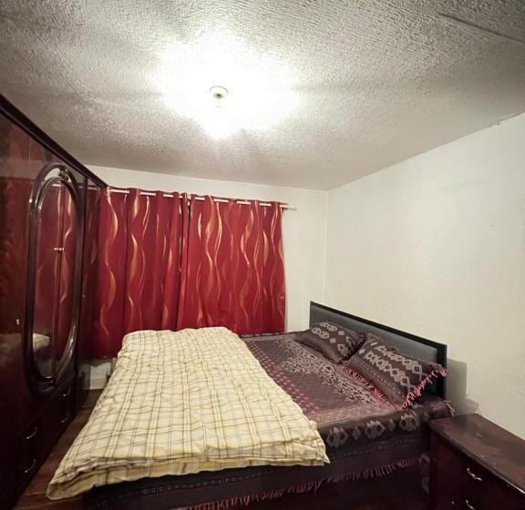 펜션 Double Bed Big Tidy Room With All Indeed Stuff