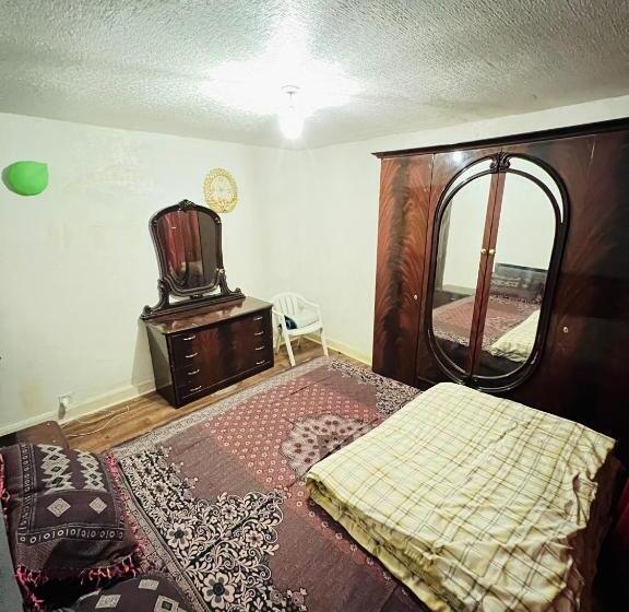 펜션 Double Bed Big Tidy Room With All Indeed Stuff