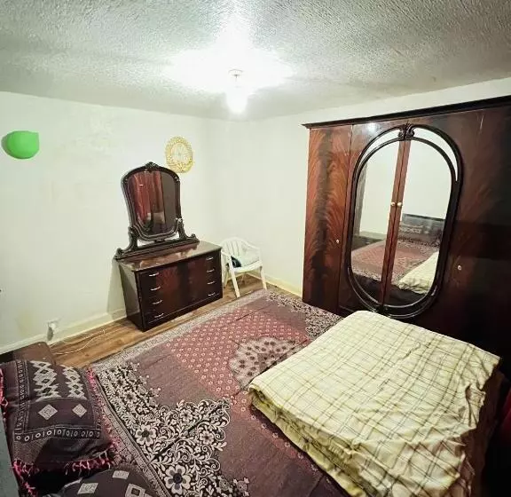پانسیون Double Bed Big Tidy Room With All Indeed Stuff
